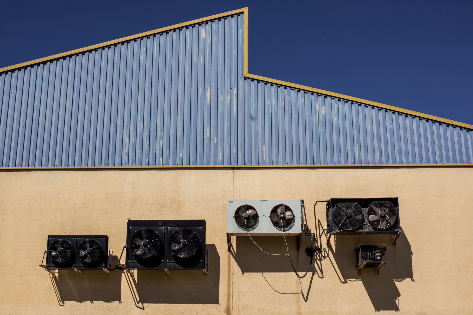 Rooftop HVAC curbs